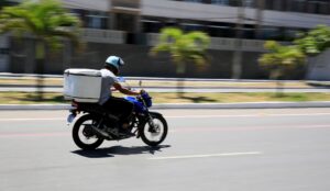 Bateria de moto: Saiba a hora certa de trocar!