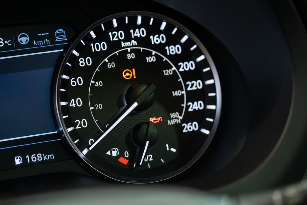 Carro liga o painel mas não dá partida é bateria