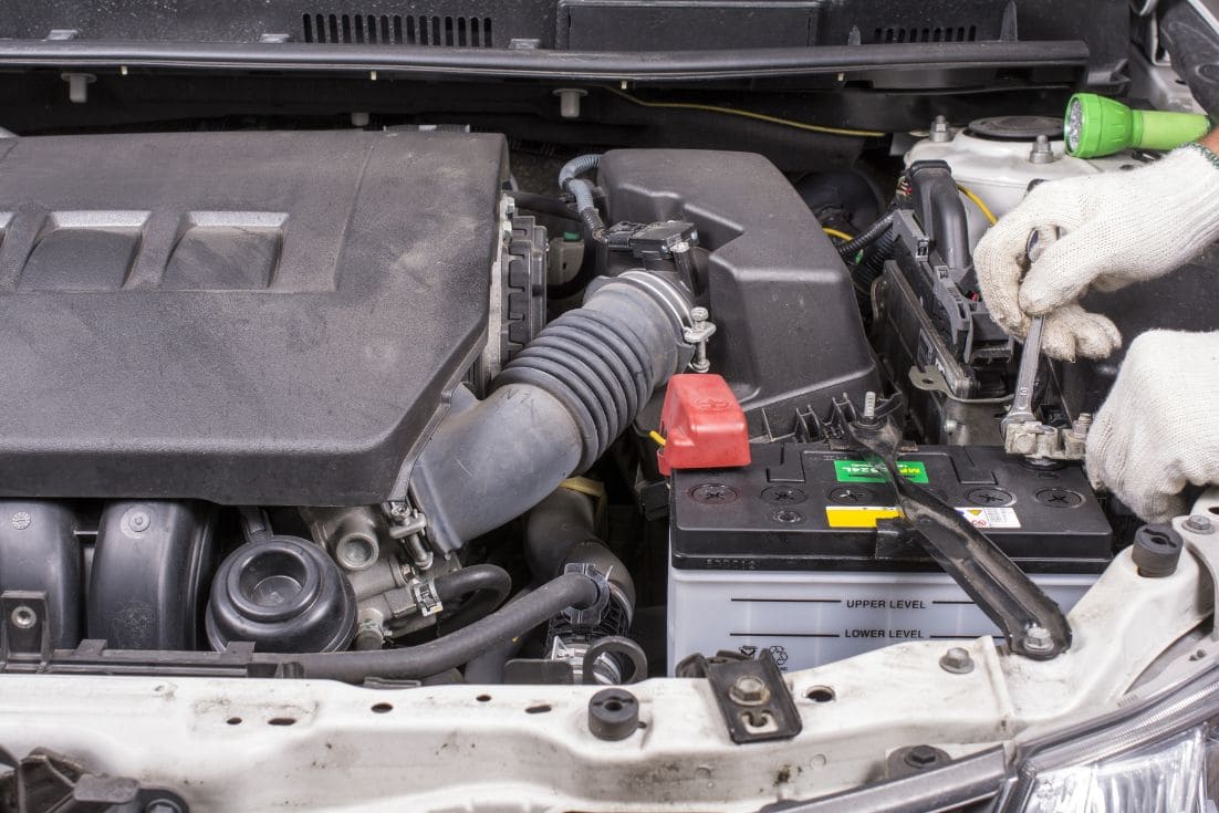 Quais os primeiros sinais para realizar a troca da bateria do meu carro?